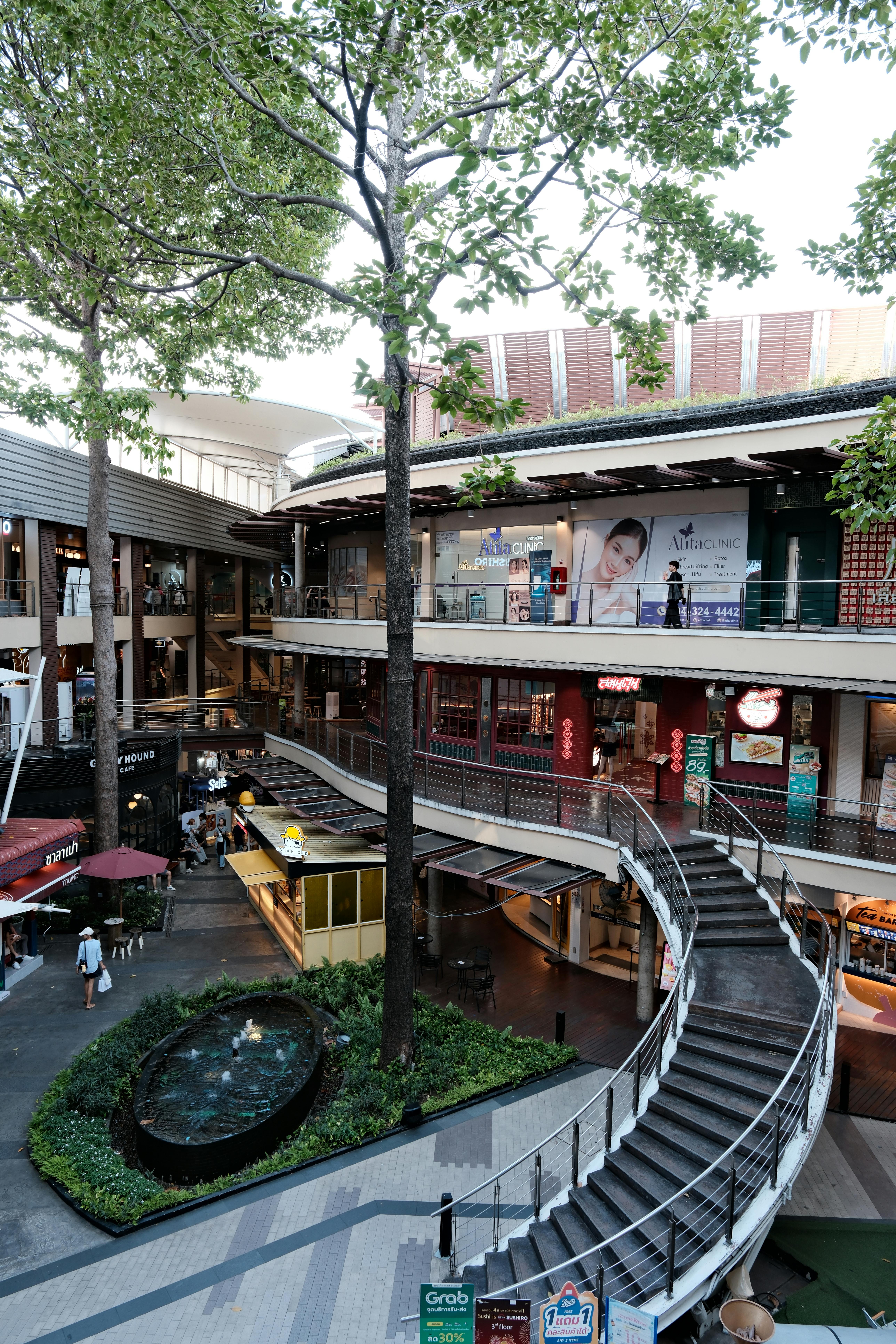 In-mall digital signage platform